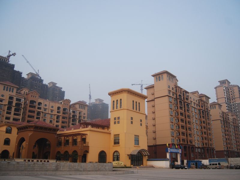 華強(qiáng)城一期二標(biāo)段工程（2010年省文明工地、省“結(jié)構(gòu)中州杯”工程