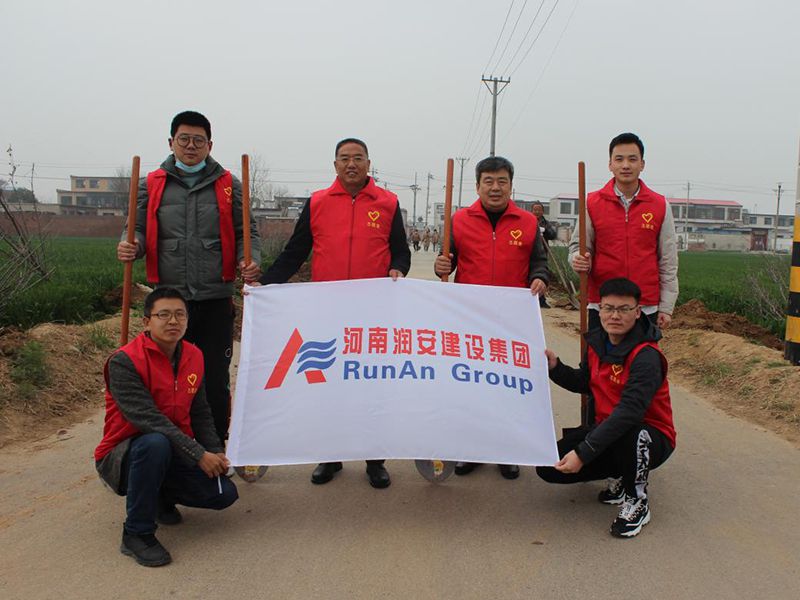 2022年，潤(rùn)安集團(tuán)深入寶蓮寺鎮(zhèn)二十里鋪村，助力人居環(huán)境整治。